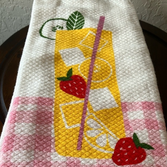 Kate Spade: Strawberry Lemonade Kitchen Towel- 100% cotton- set of 2 - Picture 5 of 12